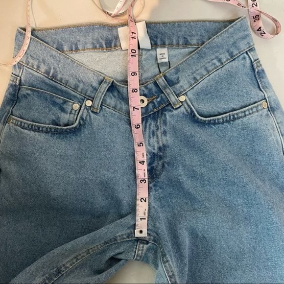 THE RAGGED PRIEST REVIVE RELAXED STRAIGHT LEG MID RISE V WAIST LIGHT WASH JEANS - Picture 8 of 9